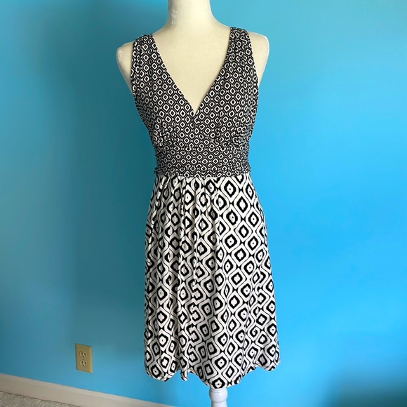 Ann Taylor Factory Dresses & Skirts - Ann Taylor Black & White Dress Size Small